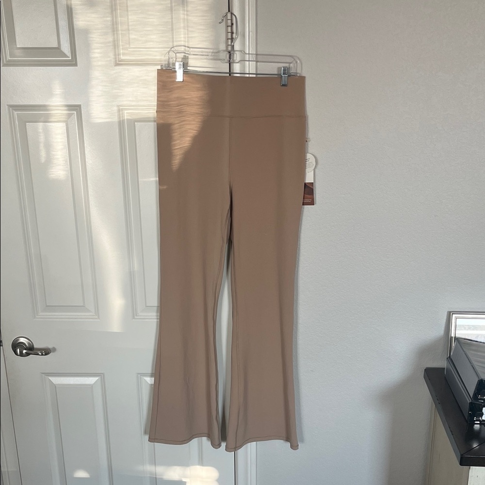 Vuori Tan Women's Flare Pants